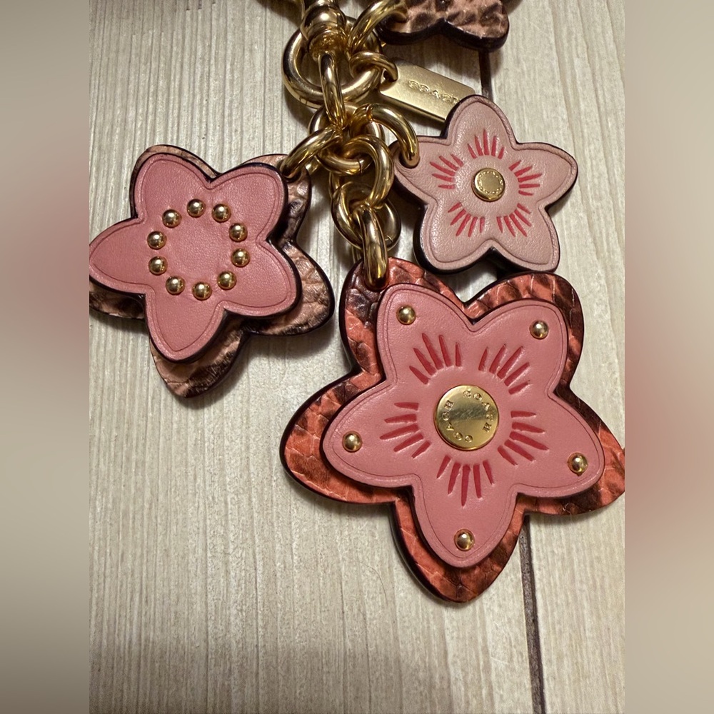 Coach pink tea rose floral keychain charm - Picture 3 of 4
